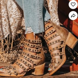 Feeebird Casandra Tan Sandal